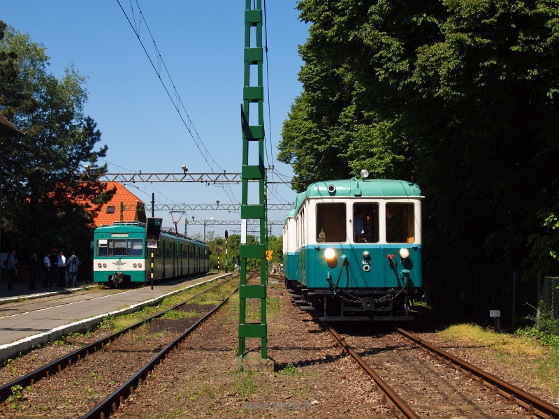 The ACSEV multiple unit and the MX/a trainset number 901 at Csmr station photo