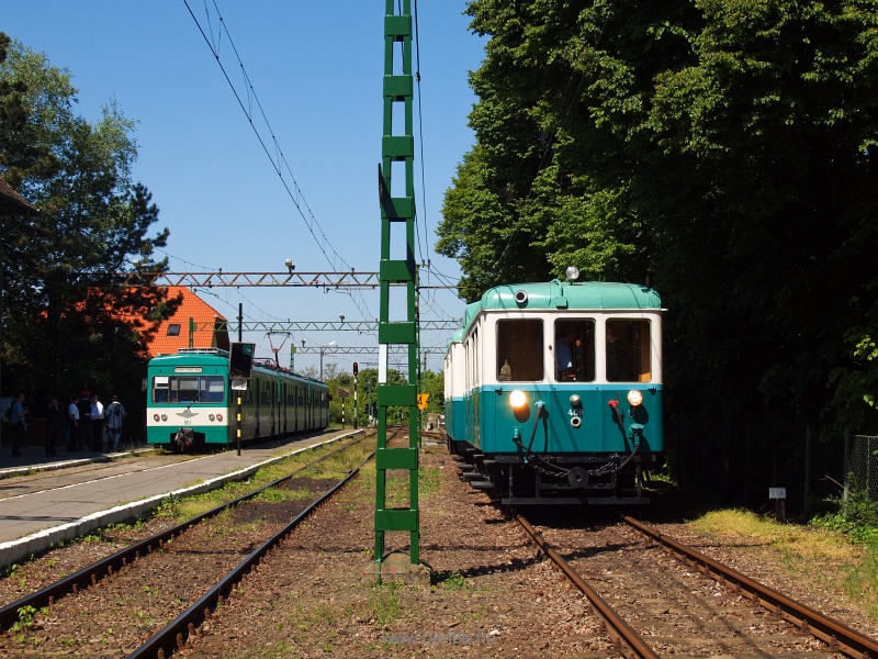 Az ACSEV-motorkocsi és a 901-es MX/a szerelvény Csömör állomáson fotó