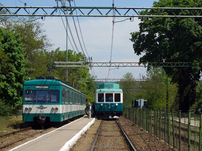 Egy valban Gdllőre tart szerelvny tt meg mellettnk a ritkn hasznlt megelőzővgnyon fot