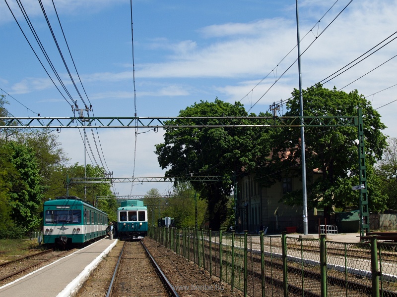 Egy valban Gdllőre tart szerelvny tt meg mellettnk a ritkn hasznlt megelőzővgnyon fot