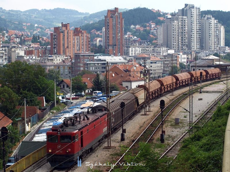 461-152 tehervonattal Uzicé fotó
