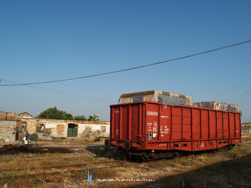 MV-Cargo Eams kocsi Albniban, Lushnjban fot