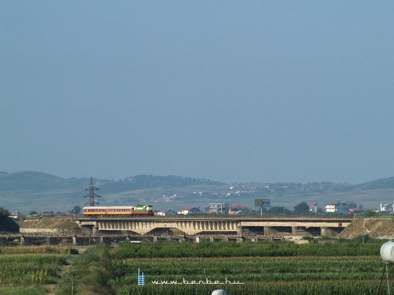 The T669 1044 is arriving at Rrogozhin photo