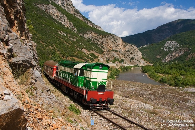 The T669 1047 between Librazhd and Mirak photo