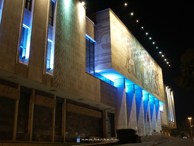 A Nemzeti Mzeum Tiranban fot