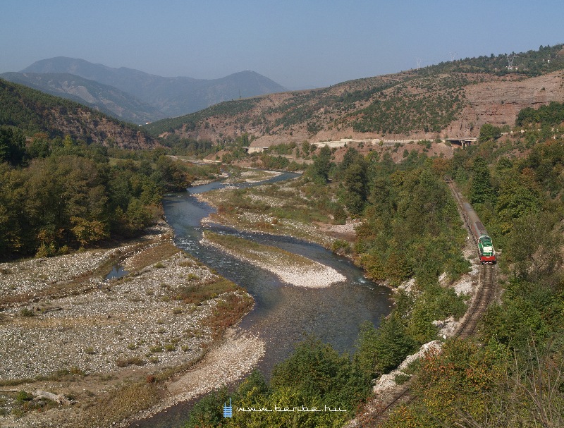 [GIGAPAN] The T669 1047 between Librazhd and Xhire photo