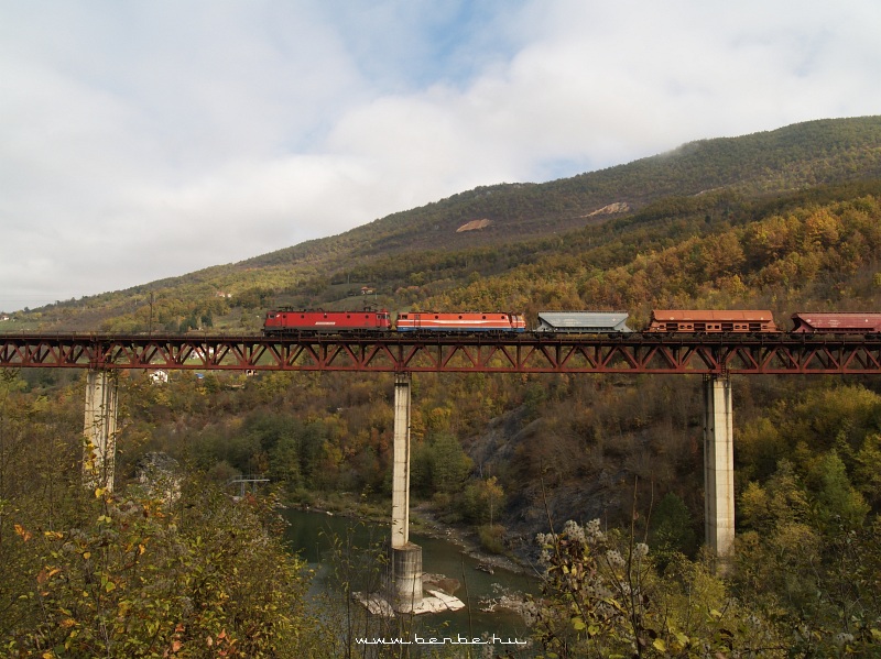 A Serbian class 461 is pulling a third of a freight train near Gracanica photo