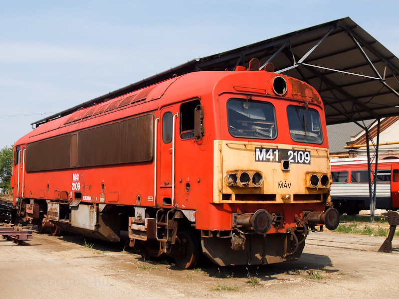 Az M41 2109 a szolnoki járm fotó