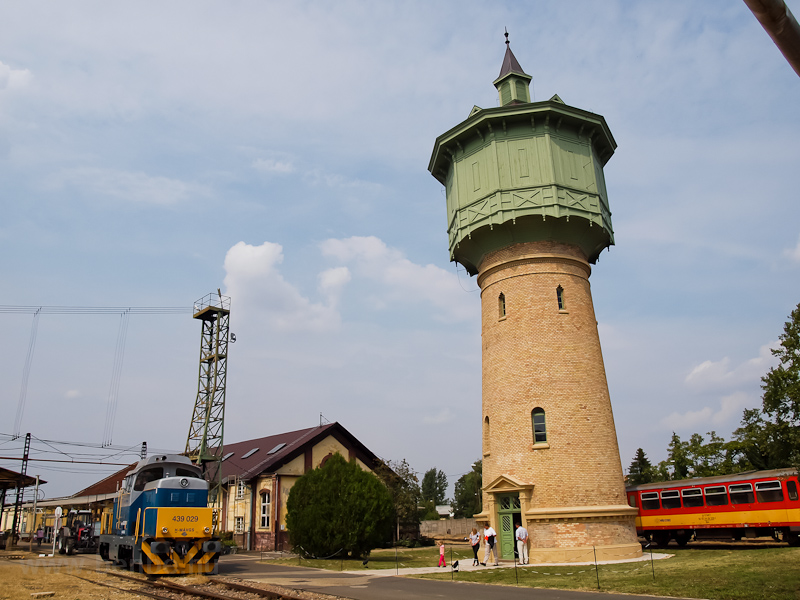 The MV-Gpszet 439 029 seen at the Szolnok shops photo