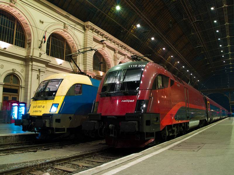 The MV-TR 1047 007-8 and the BB 1116 209 seen at Budapest-Keleti photo