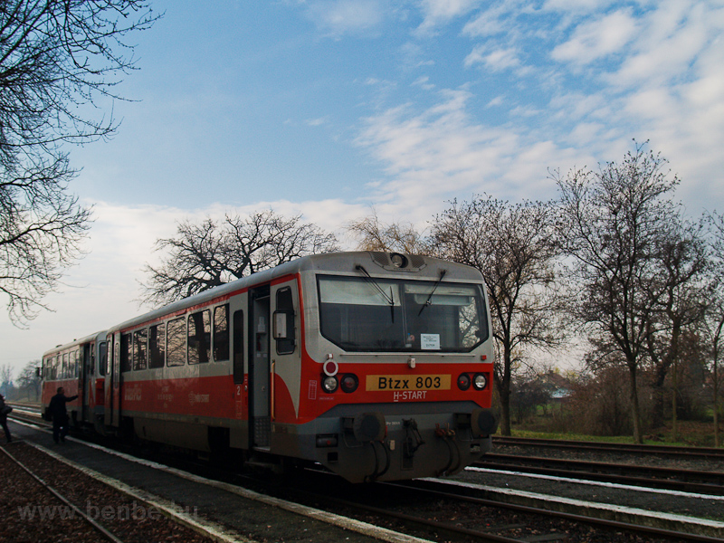 A Vsztőre tart Btzx 803-as (ami a Bzmot 410-zel van csatolva) Dvavnyn vlt irnyt fot