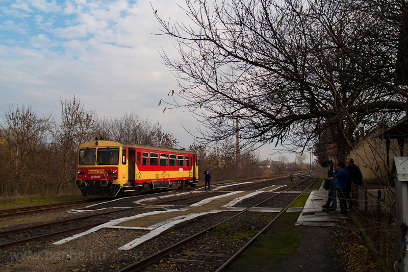 The MV-START Bzmot 379 seen at Komdi station photo