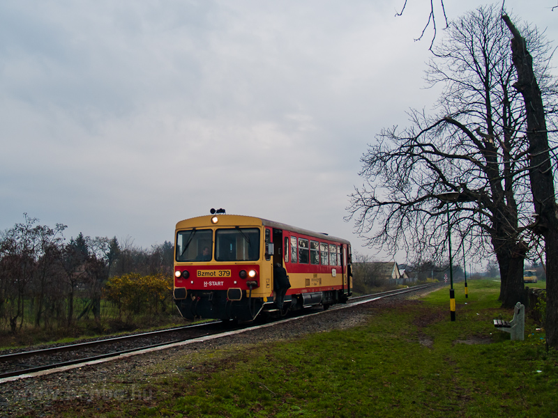 A MV-START Bzmot 379 Krsujfalu megllhelyen fot