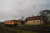 A MÁV-START Bzmot 379 Kótpuszta állomáson