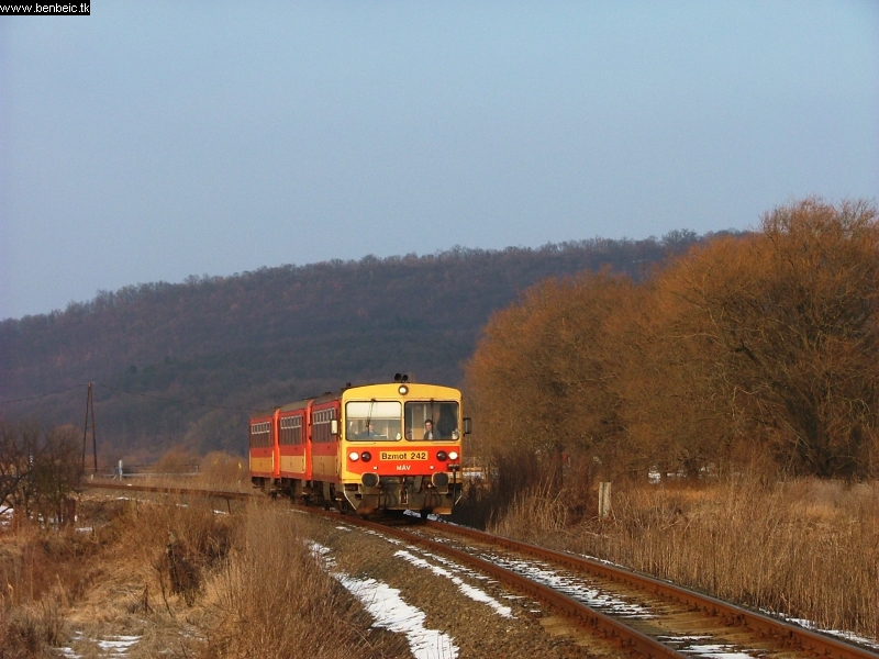 Bzmot 242 Püspökhatvan előtt fotó