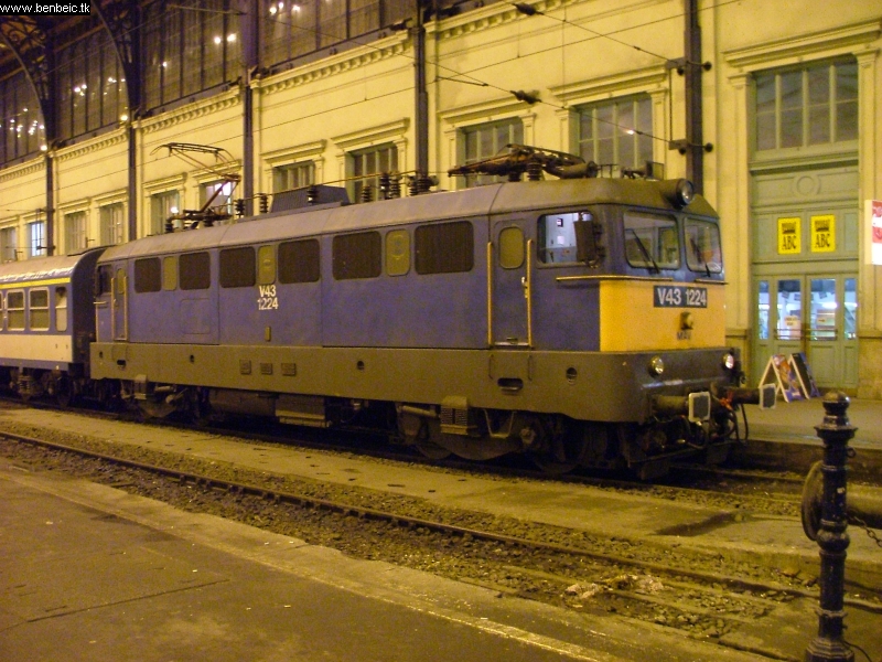 V43 1234 a Nyugatiban fotó