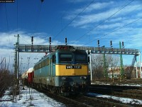 The V43 1137 with a freight train at Ferencváros