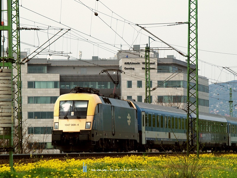 1047 009-4 a Déli vasúti hídnál fotó
