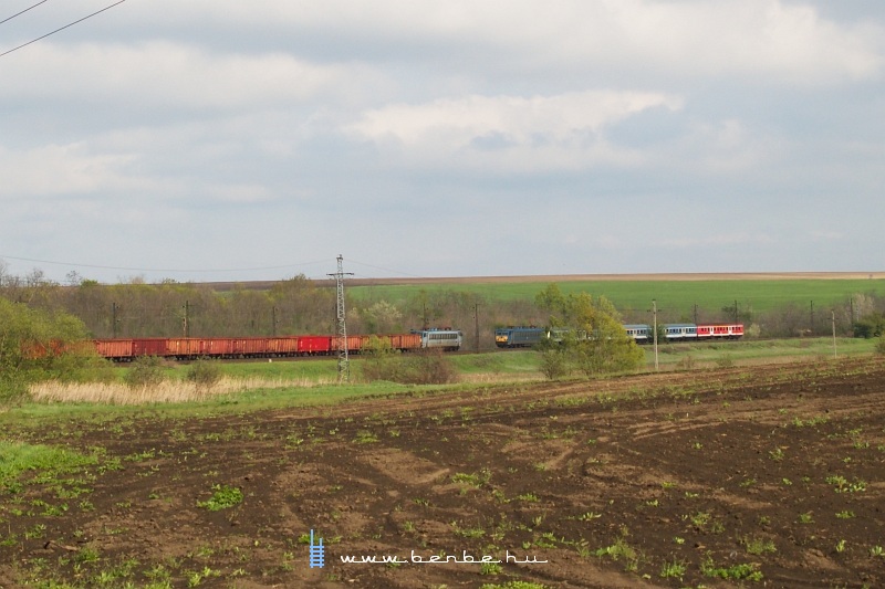 The V63 153 and V63 041 meeting near Herceghalom photo