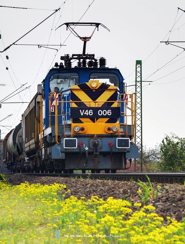 The V46 006 at the Buda bank of Déli vasúti híd photo