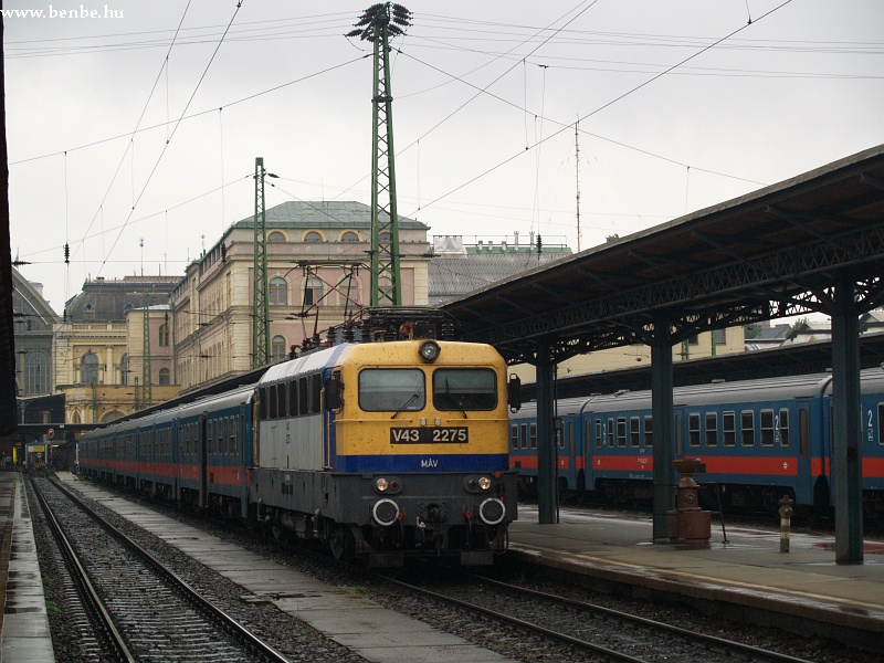 V43 2275 a Keleti pályaudva fotó