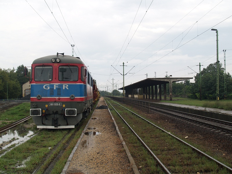 The GFR 60 1525-9 private diesel locomotive at Magld station photo