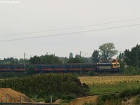 The V43 2302 arriving at Maglód