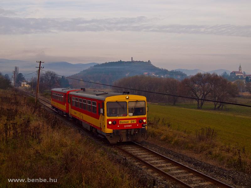 The Bzmot 297 at Ngrd with the castle and the church photo