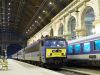 A V63 151 és V63 155-ből képzett W63 306 pályaszámú mozdony egy teljesítményéhez képest kicsi vonattal Budapest Keleti pályaudvaron