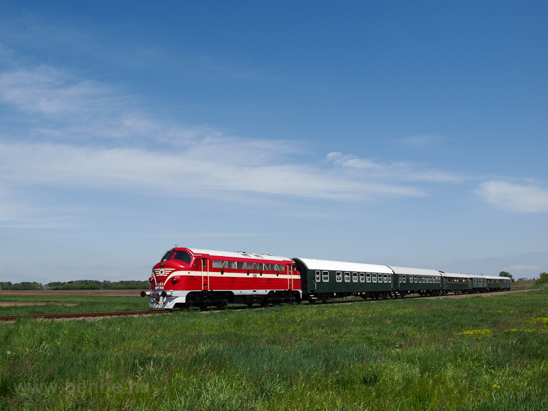 The M61 001 is hauling a historic train on the rarely used Brgnd-Szabadbattyn railway photo