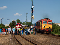 The M61 001 and the 418 330 (ex M41 2330) at Aszófő station