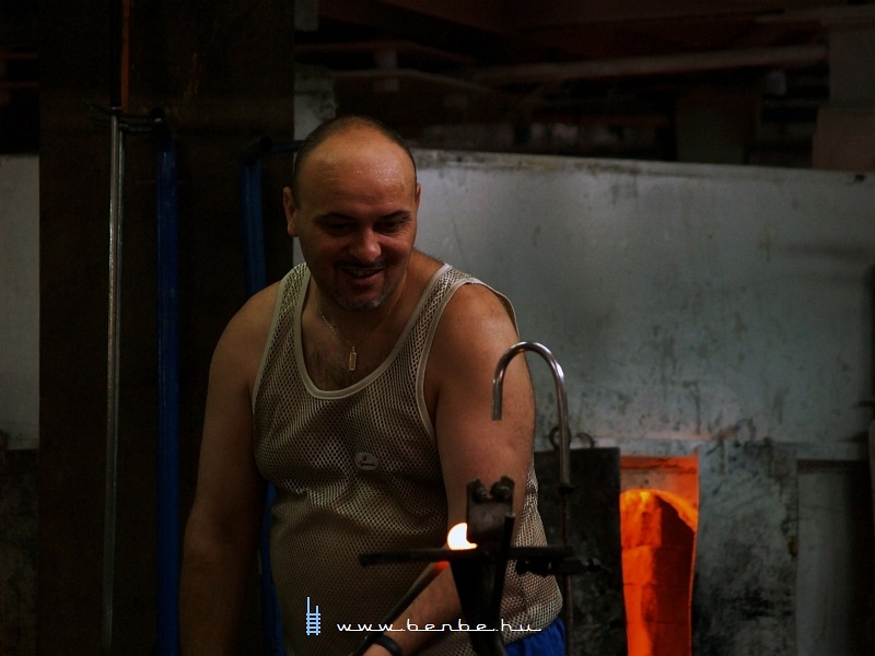 Work at the glass factory of Ajkakristly photo
