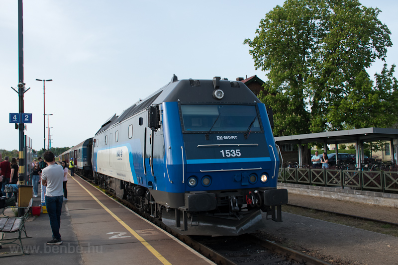 kép A MÁV Rail Tours 0001 1535 Tapolca állomáson fotó