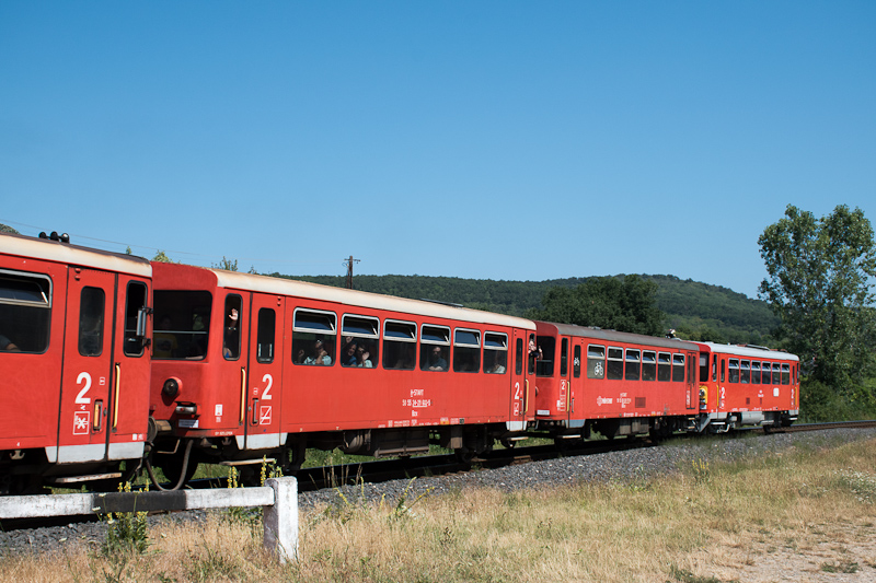 A MÁV 24-29 602-5 (Bzx) retró Bzmot mellékkocsija Szepezdfürdőnél fotó
