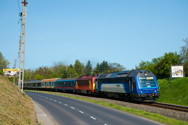 A MÁV Rail Tours 0001 1535 Ábrahámhegy és Badacsonyörs között fotó