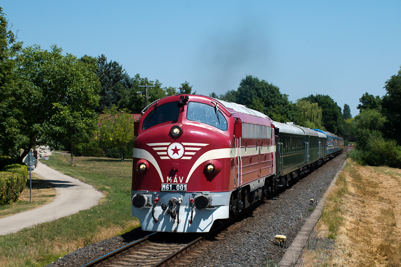 A MÁV Rail Tours M61 001 Fövenyes és Balatonudvari között fotó