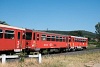 A MÁV 83-28 072-0 (BDzx) retró Bzmot poggyászteres mellékkocsija Szepezdfürdőnél
