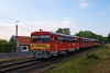A MÁV Bzmot 001 Badacsony és Badacsonytomaj között, a badacsonytomaji strand bejáratánál