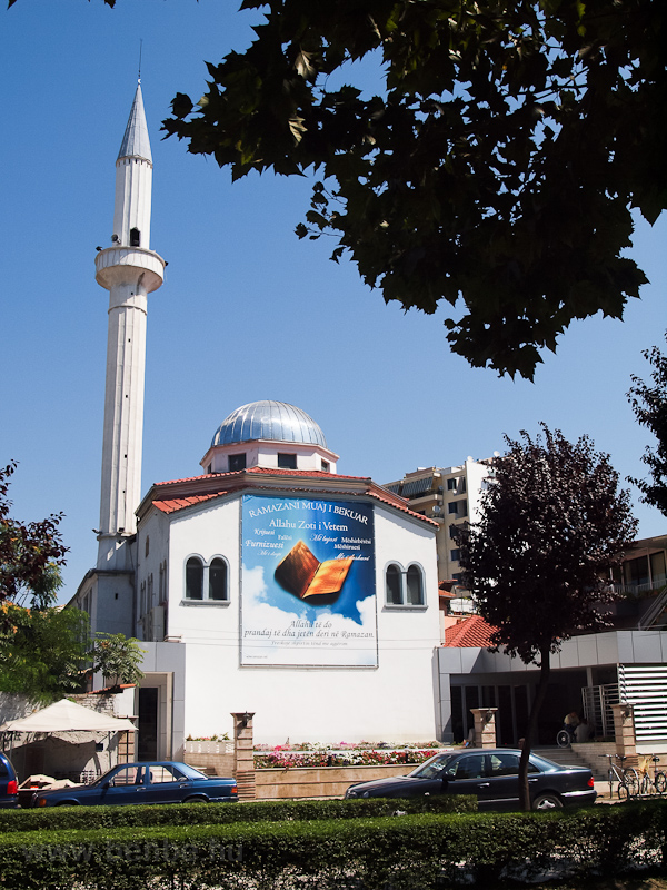 Mecset Tiranban fot