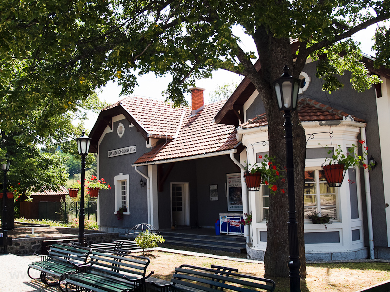 The station building at Šargan-Vitasi station photo