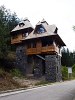 Ismeretlen célú fa épület Mokra Gora közelében