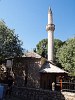 Kis mecset minarettel Mostarban