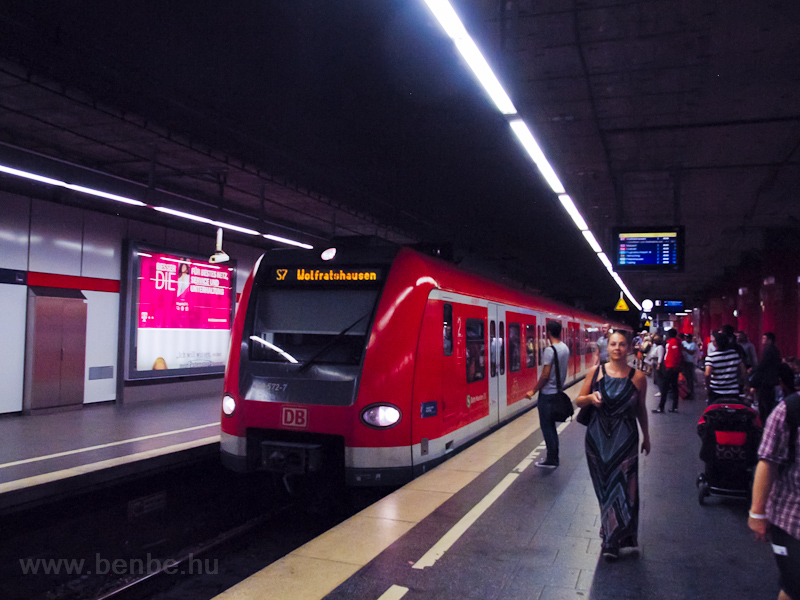 A DB AG 424 572/424 072 Mnchen Hauptbahnhof llomson, az S-Bahn alagtban fot