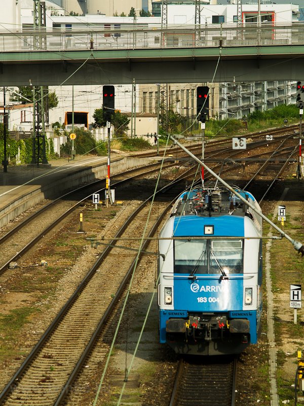 Az Arriva 183 004 Regensburg Hauptbahnhofon a Prga-Mnchen vonatra vr fot