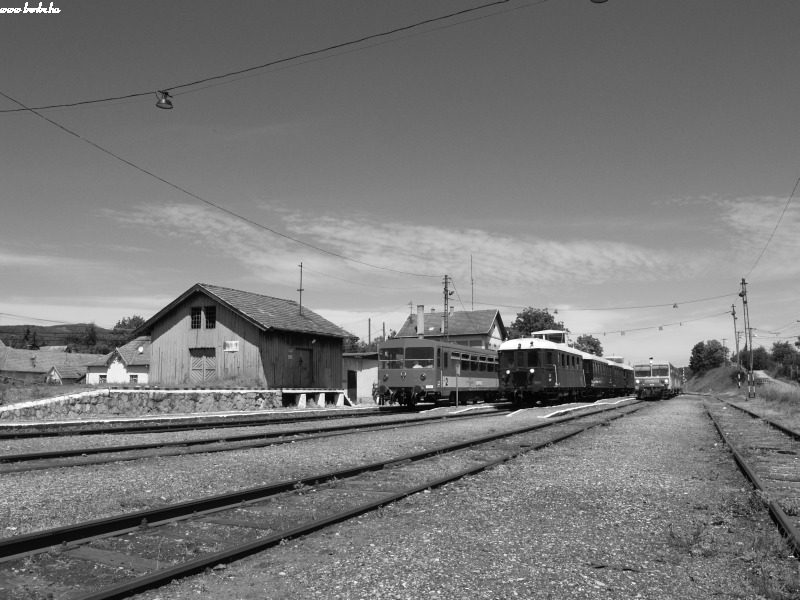 The historic BC mot DMU at Disjen photo