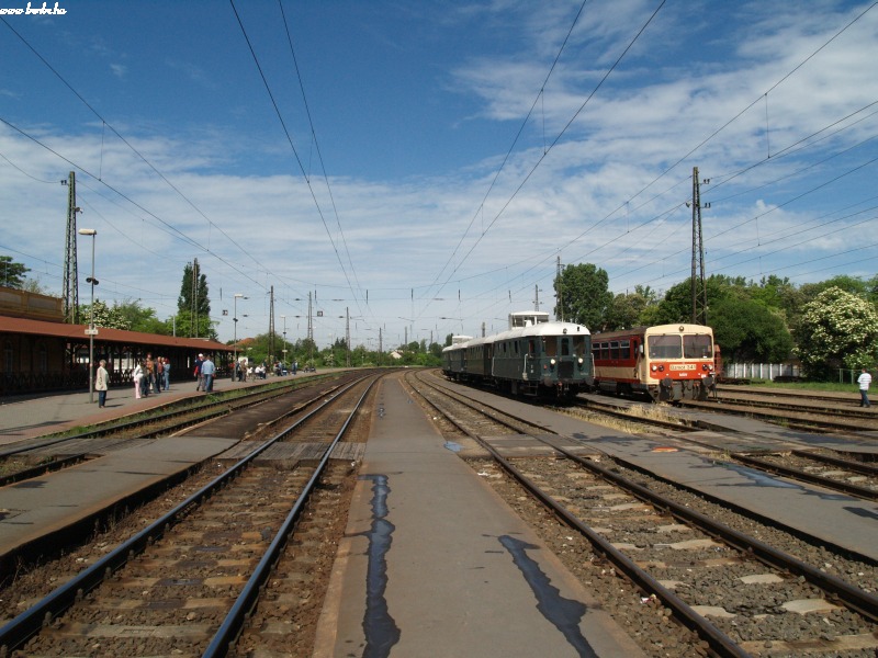 The historic BC mot DMU and Bzmot 341 at Vc photo