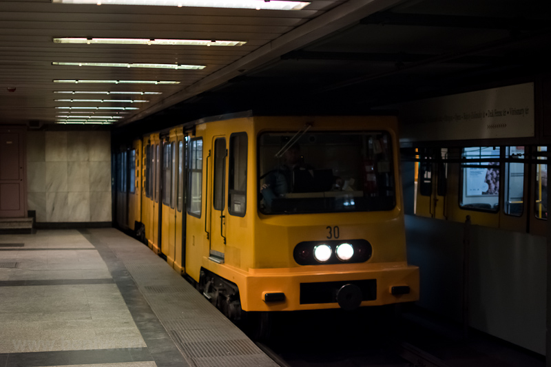 A BKV Millenniumi Fldalatti Vast 30 plyaszm motorkocsija Dek Ferenc tren fot