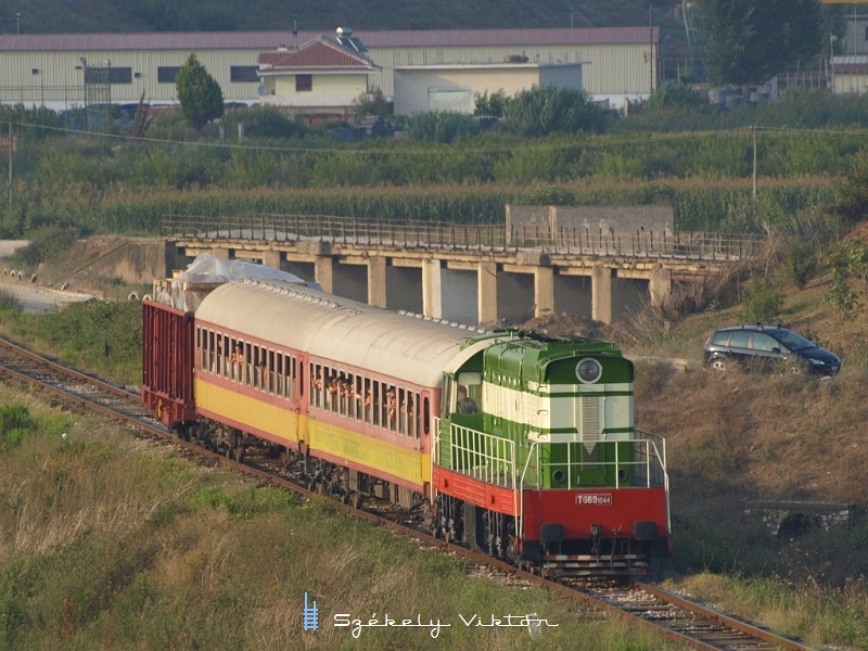 The T669 1057 between Rrogozhine and Dushk photo