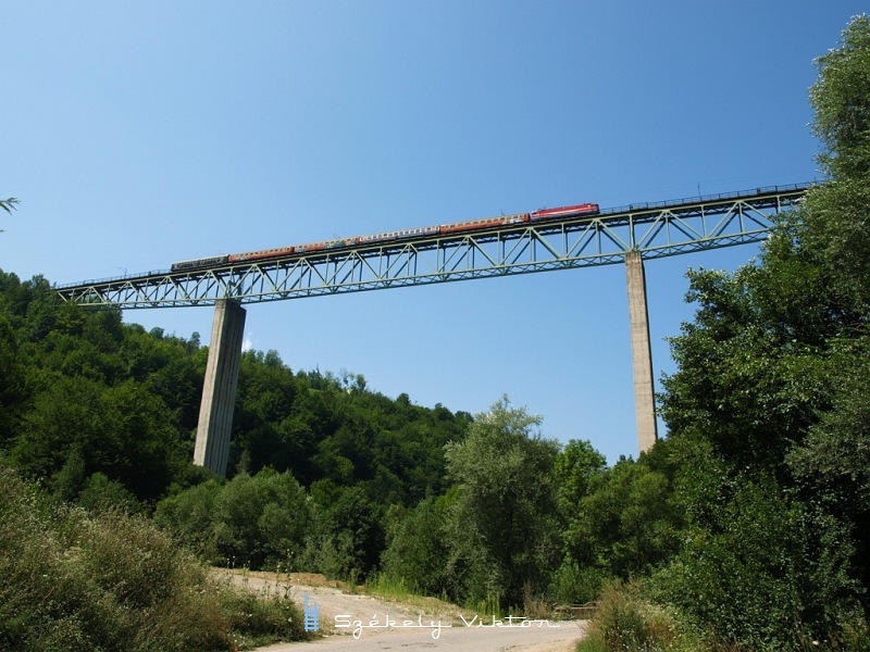 A ZCG class 461 electric locomotive with fast train Tara at Slijepac Most photo