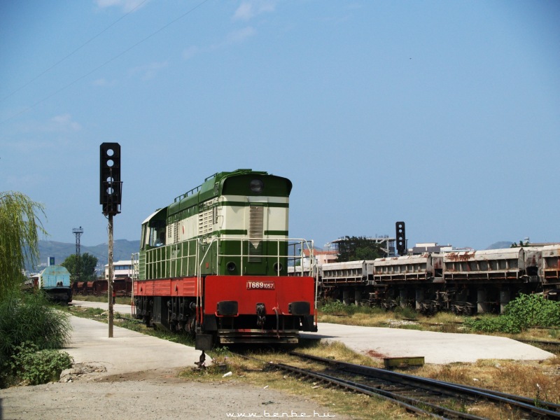 The T669 1057 at Shkozet photo